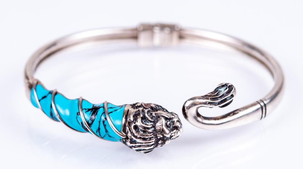 Sterling & Turquoise Enamel Lion Bangle: Item/Description: Unique Sterling Silver figural bracelet of a roaring lion biting his tail. Body decorated with inlaid bright blue turquoise colored enamel, held in place with silver swirls. Hinged o