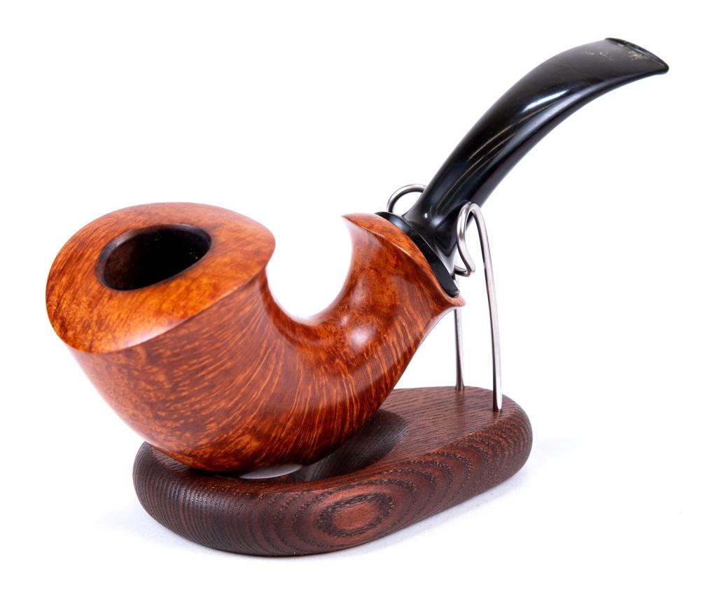 Rolando Negoita Atrlier 07 Bent Horn: Item/Description: American estate pipe by Rolando Negoita. Smooth finish. Stamped: Atrlier / ROLANDO / 07 Rolando Negoita was born in Transylvania, a region of Romania with a long tradition of craftsm