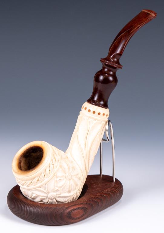 Carved Meerschaum Estate Pipe (1 of 4)