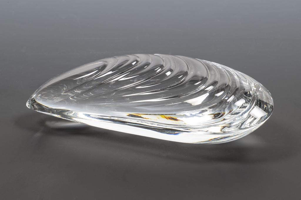 Baccarat Crystal Muscle Clam Shell Paperweight (1 of 10)
