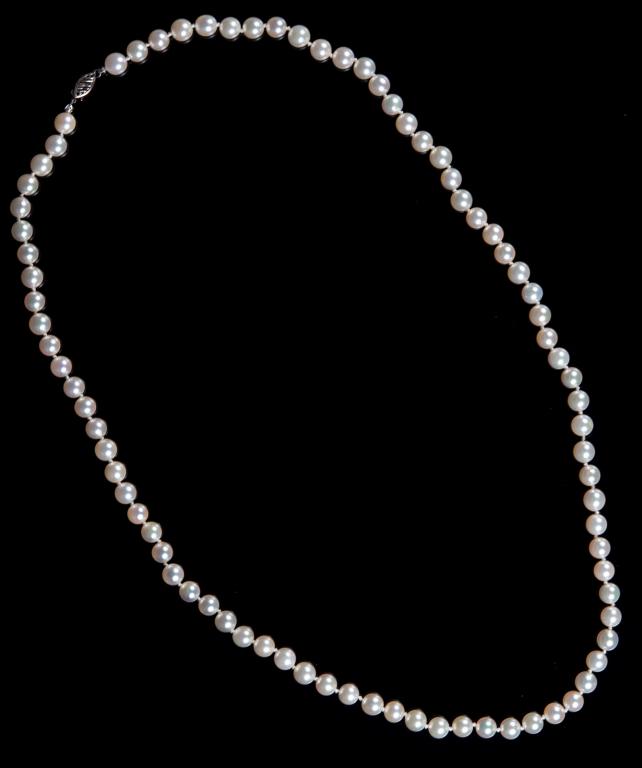 Estate Freshwater Cultured Pearl Necklace: Item/Description: Classic, strand of lustrous 5mm cultured freshwater pearls. Hand-knotted on quality silk thread. Sterling Silver filigree clasp. Comes with original leatherette envelope. Material: C