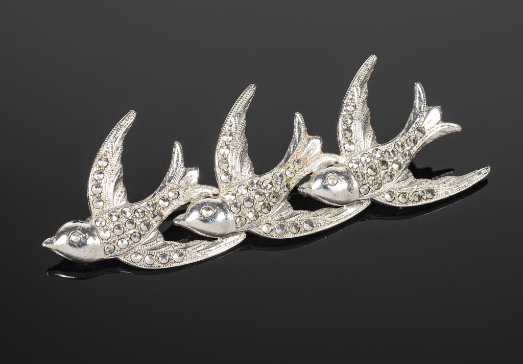 Antique Sterling & Marcasite Swallows Brooch: Item/Description: Lovely Deco Retro era figural pin depicts three swallows in flight. Encrusted with hand-set sparkly marcasites. Roll-over clasp. Fine detail. Hallmarked: Sterling. Frequently depicte