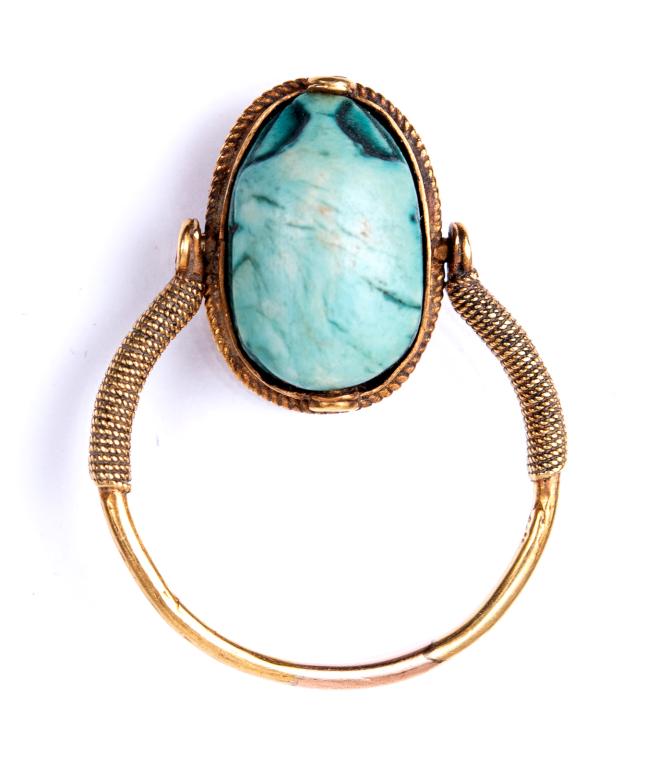 Egyptian Revival 15K Gold Scarab Flip Ring: Item/Description: In celebration of the discovery of King Tut's tomb in 1923, Egyptian Revival jewelry was launched. The scarab beetle is a common figure associated with this type of jewelry, and a sy