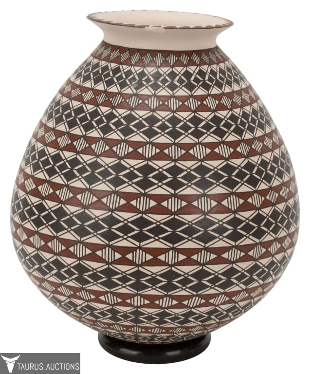 Arturo Ledezma Veloz - Rounded Bottom Vase (1 of 8)