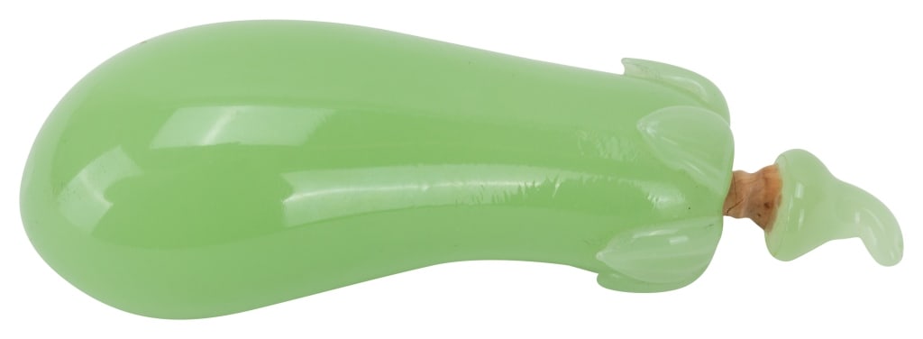 Jade Peking Glass Eggplant Shaped Snuff Bottle (1 of 6)