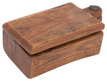 Arts & Crafts Hand-Carved Wood Folk Art Box
