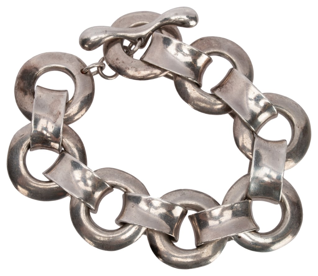 Robert Lee Morris RLM Studio Sterling Bracelet: Item/Description: Signed, heavy sterling silver modernist link bracelet by iconic jewelry designer, Robert Lee Morris. Brutalist design. Curved circles and concave links. Sleek. Whale tail toggle clos