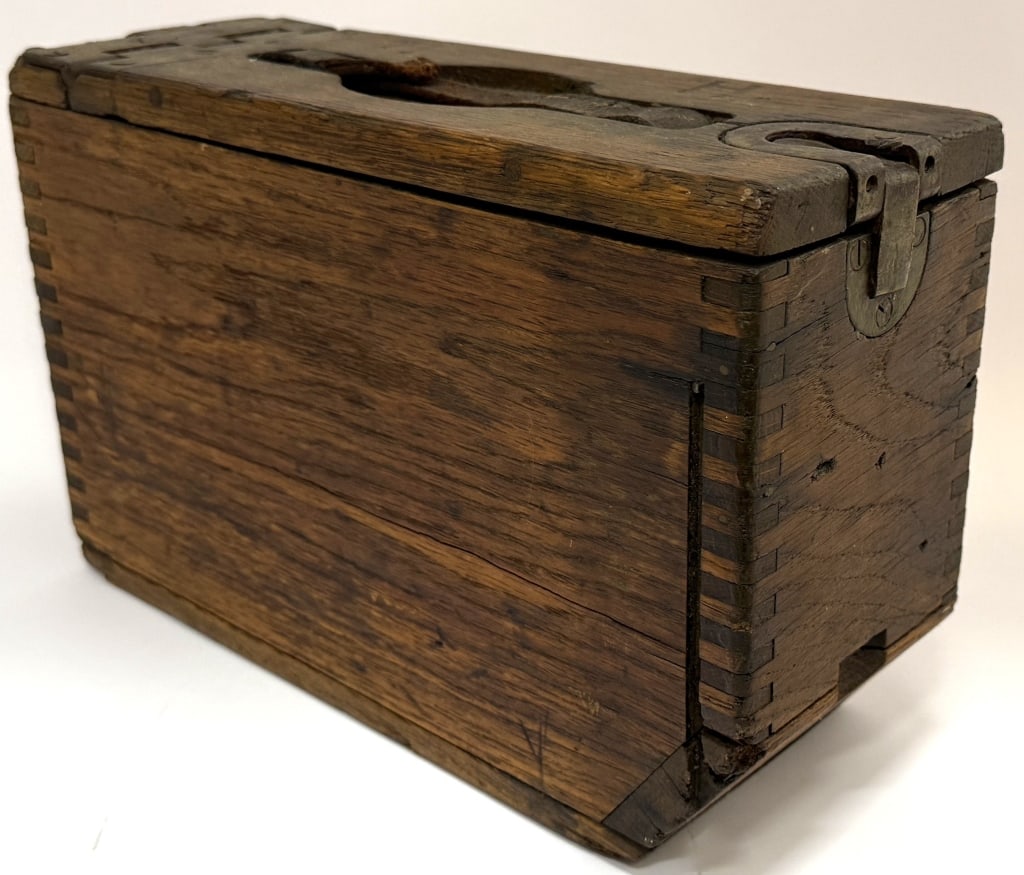 WWI Browning M1917 Machine Gun Ammunition Box: Item/Description: Featuring a World War I Browning M1917 Machine Gun Wooden Ammo Box marked 71 H intended for .30-06 cartridges for the M1917. The Browning M1917 machine gun wooden ammunition box mark