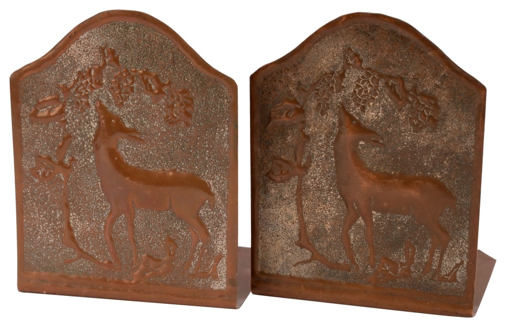 Arts & Crafts Hammered Copper Deer Bookends: Item/Description: Transitional Arts & Crafts to Art Deco era pair of figural deer copper bookends. Studio artisan workmanship showcases hammered, textured and smooth surfaces. Depict graceful deer nib
