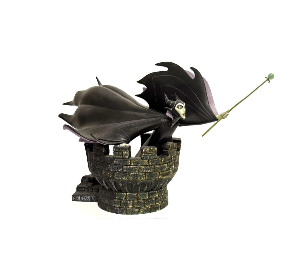 Disney Classics Collection Maleficent Figurine (1 of 8)