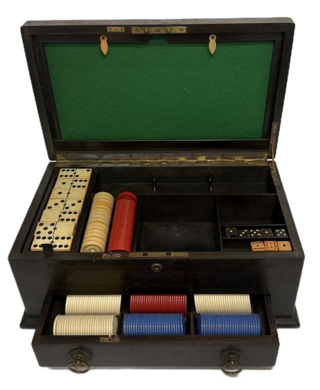 Gentleman's Poker & Dominos Gaming Set (1 of 8)