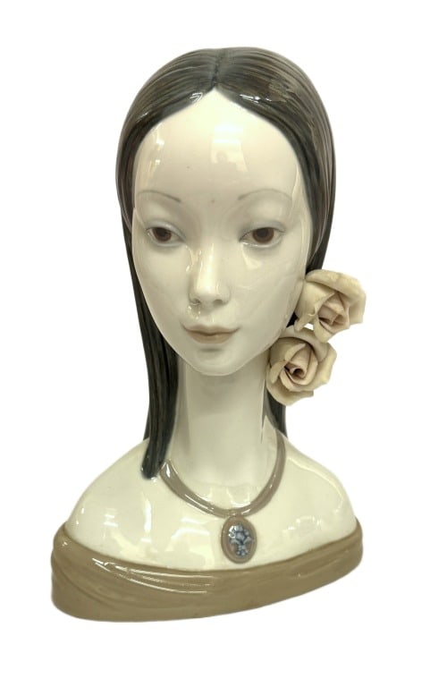 Lladro Porcelain "Maja Head" Figurine: Item/Description: Lladro "Maja Head" porcelain female bust?sculpture designed by artist Juan Huerta. Model number 4668, it was issued in 1969 and retired in 1985. The "Maja Head" figurine features a
