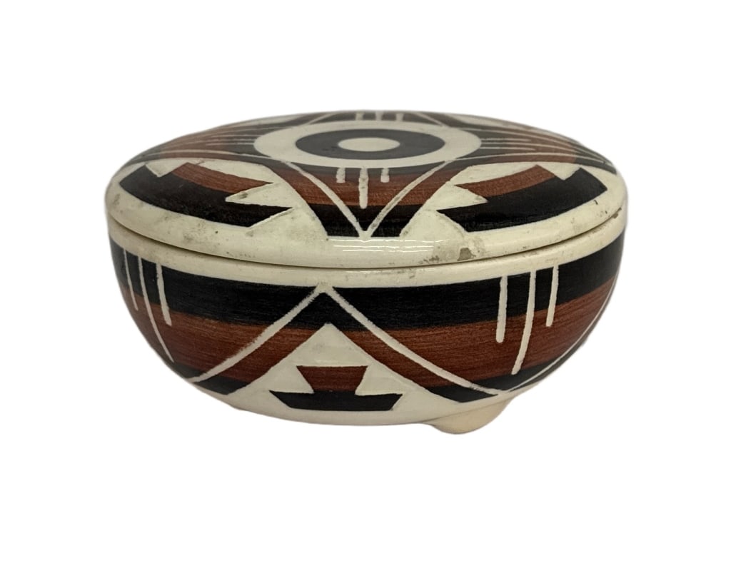 Signed Native American Sioux Pottery - 7