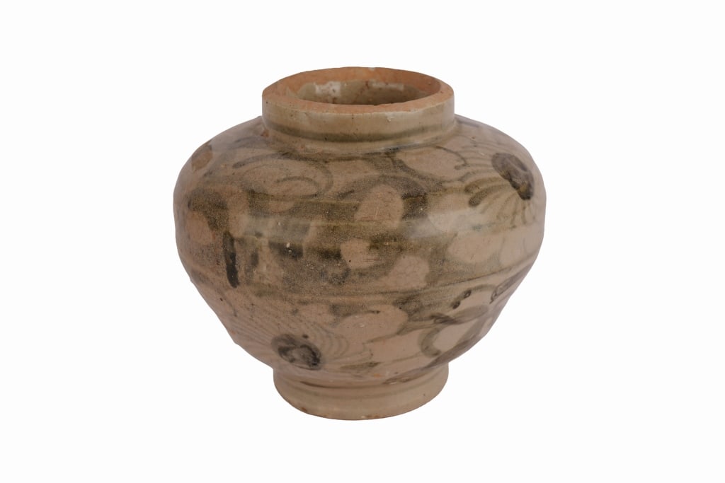 Chinese Ming Yunnan Cobalt Brushed Jar (1 of 9)