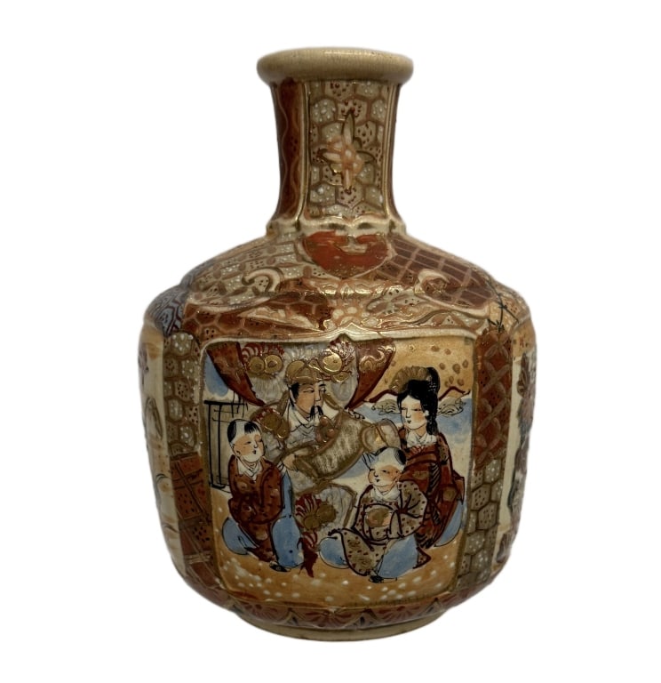 Japanese Satsuma Moriage Figural Export Vase (1 of 12)