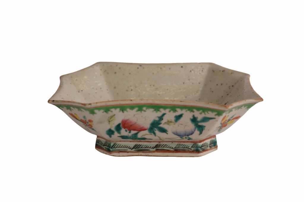 Chinese Qing Famille Verte Porcelain Dish: Item/Description: Chinese Famille Verte enameled porcelain bowl. Late Qing, early 20th-century. Features an octagonal flaring form on a recessed foot. The exterior is decorated with polychrome floral 