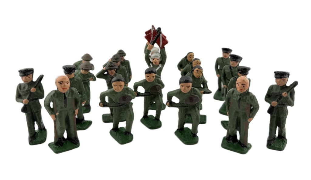 1930s Manoil Hollow-Cast Lead Toy Soldiers: Item/Description: Group of 21 interwar-era military miniatures featuring a complete infantry unit finished in hand-painted olive drab uniforms with black boots, visored caps, and bases. Produced in th