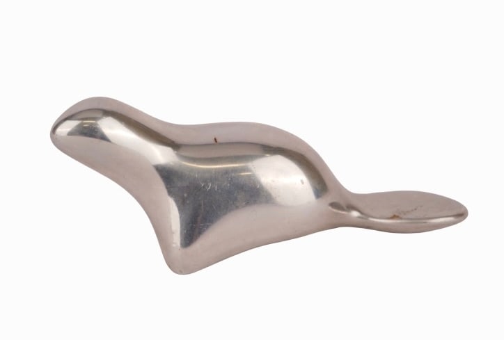 Gord Hoselton Canadian Beaver Sculpture: Item/Description: Polished cast aluminum, Hoselton Canada modernist beaver figurine. Small animal sculpture. Designed by Canadian artist Gord Hoselton. Minimalist metallic figurine still has original 