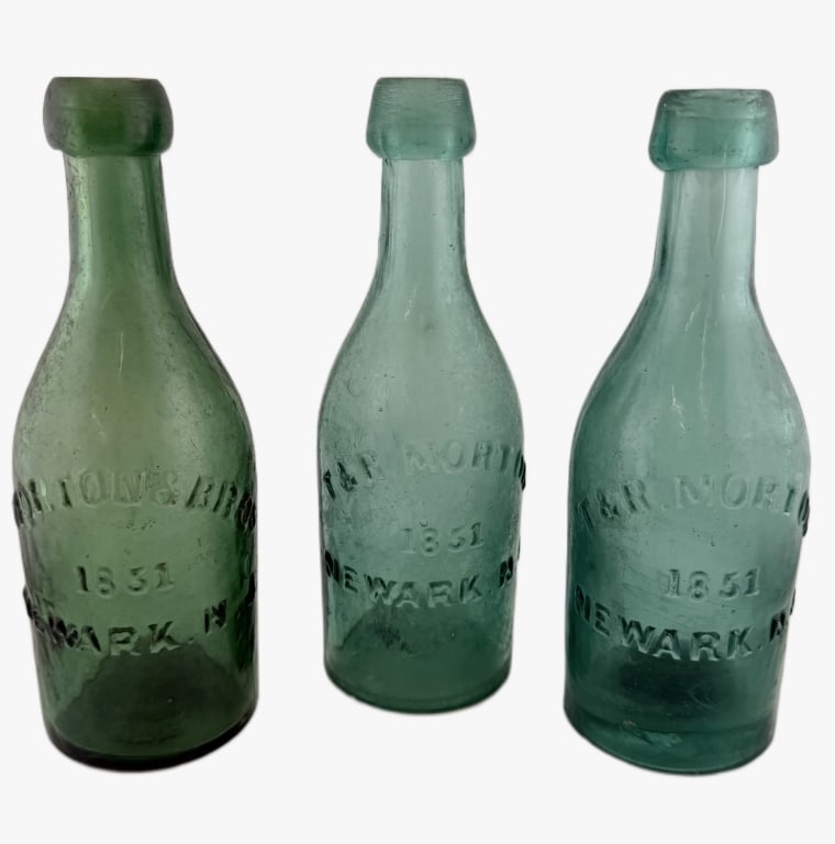 T.&R. Morton 1851 Newark Iron Pontil Glass Bottles (1 of 7)