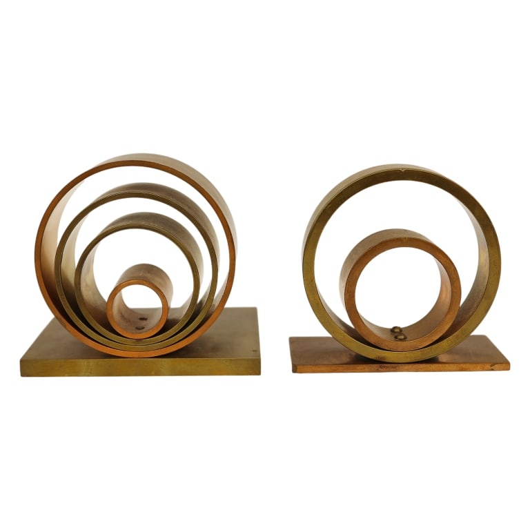 Modern Art Deco Machine Age Bookends: Item/Description: Two complementing Mid-Century Modern architectural brass and copper bookends or decorative desk sculptures. Classic American modernist geometric forms attributed to Walter Von Nessen