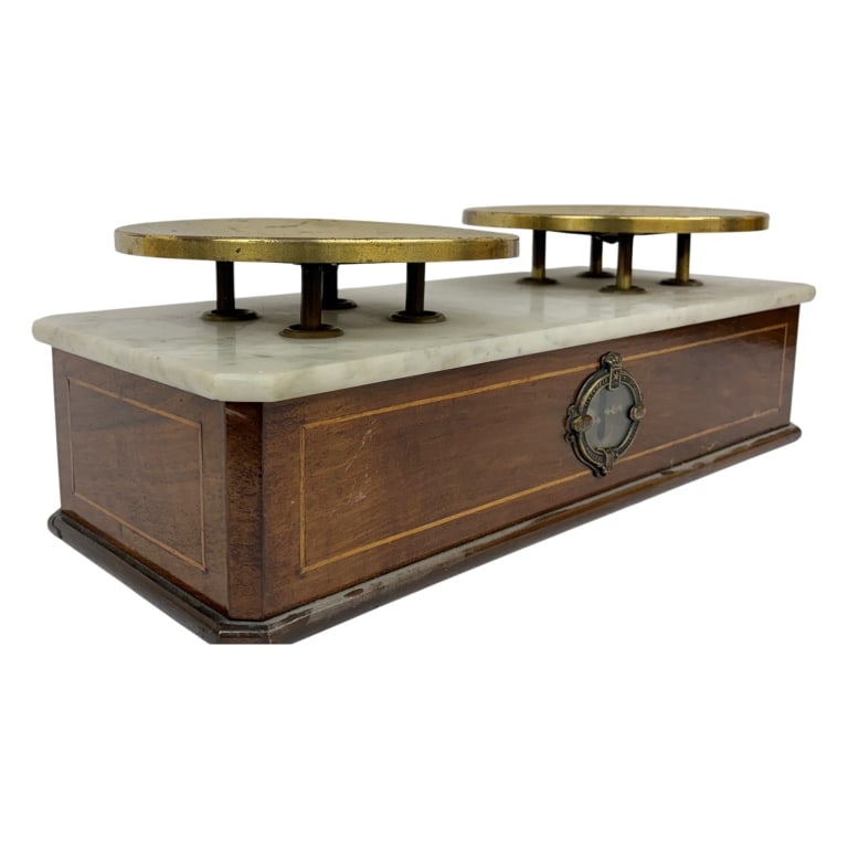 French Beranger Mercantile Counter Scale: Item/Description: Late 19th to early 20th-century French Belle Epoque mercantile balance housing an internal Beranger mechanical lever system within a rectangular walnut case detailed with boxwood
