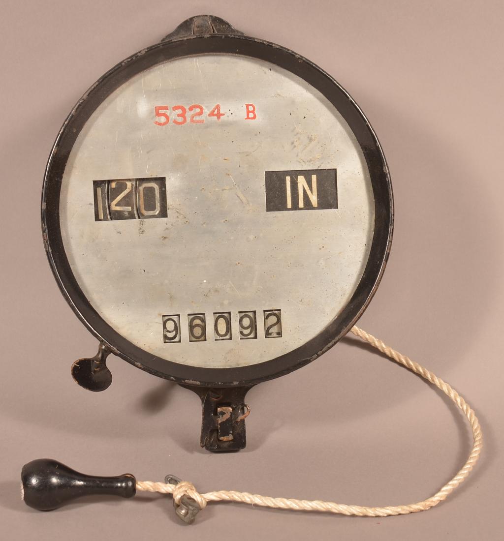 Antique/Vintage Cast Iron Trolley/Train Counter. (1 of 3)