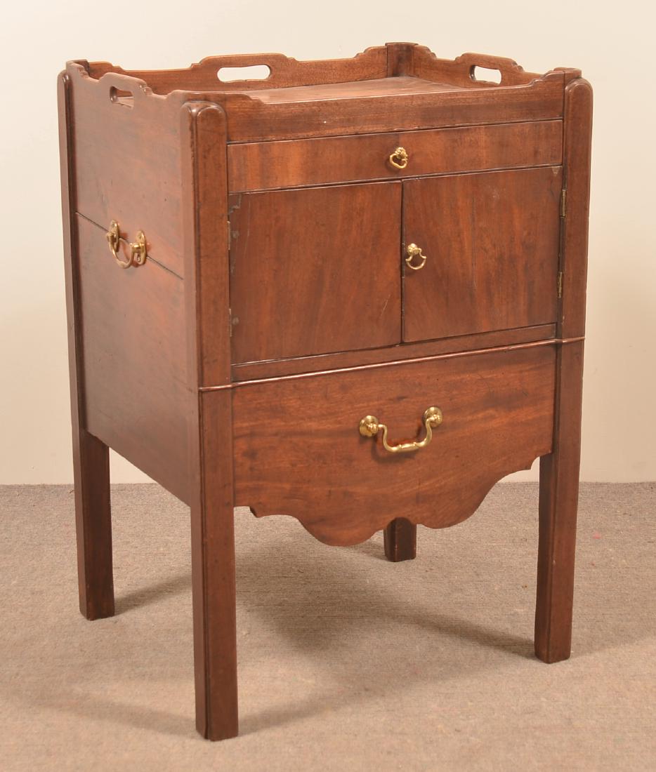 English Federal Mahogany Commode.: English Federal Mahogany Commode. 31-1/2"h. x 21-1/2"w. x 19"d. Condition: Good with some losses and repairs.