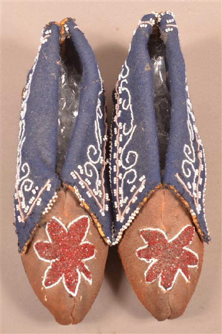 Delaware Indian East Coast Beaded Hide Moccasins. (1 of 5)