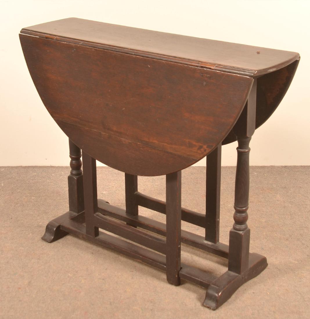 William and Mary Chestnut Gate Leg Side Table. (1 of 3)