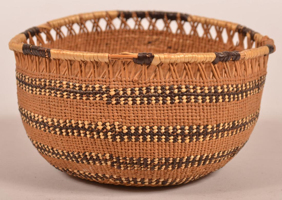 Antique Northern California Indian Trinket Basket. (1 of 3)