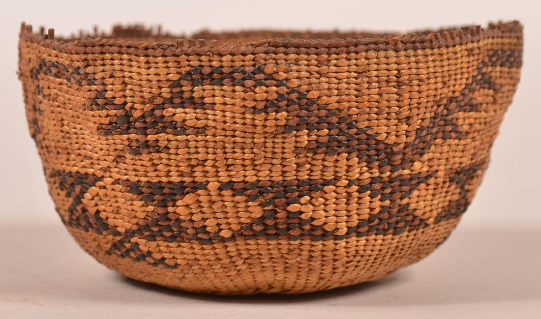 Antique Northern California Indian Basket. (1 of 4)