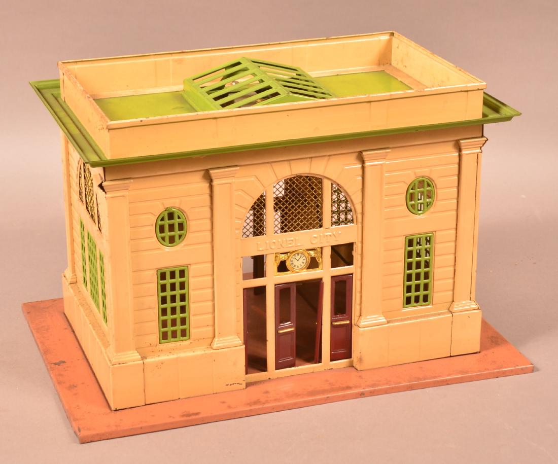 Lionel Standard Gauge # 112 City Station. (1 of 4)