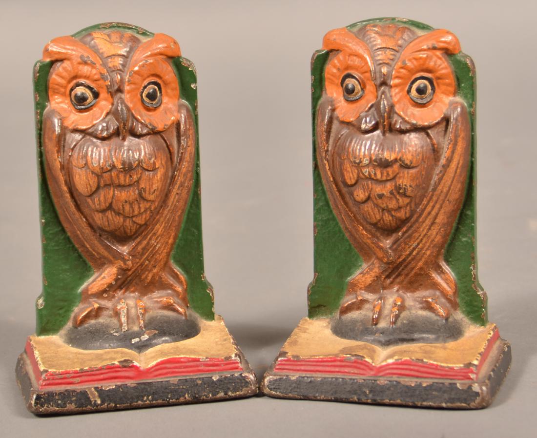 Pair of Vintage Cast Iron Owl Bookends. (1 of 2)