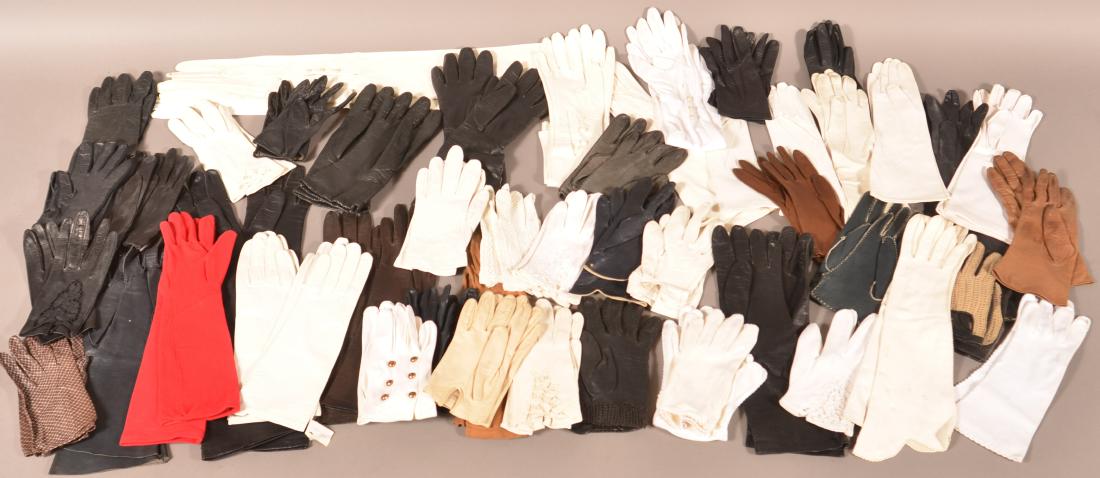 Collection of Antique/Vintage Ladies Gloves.: Collection of Antique/Vintage Ladies Gloves. Kidd leather and fabric. Condition: Good to very good.