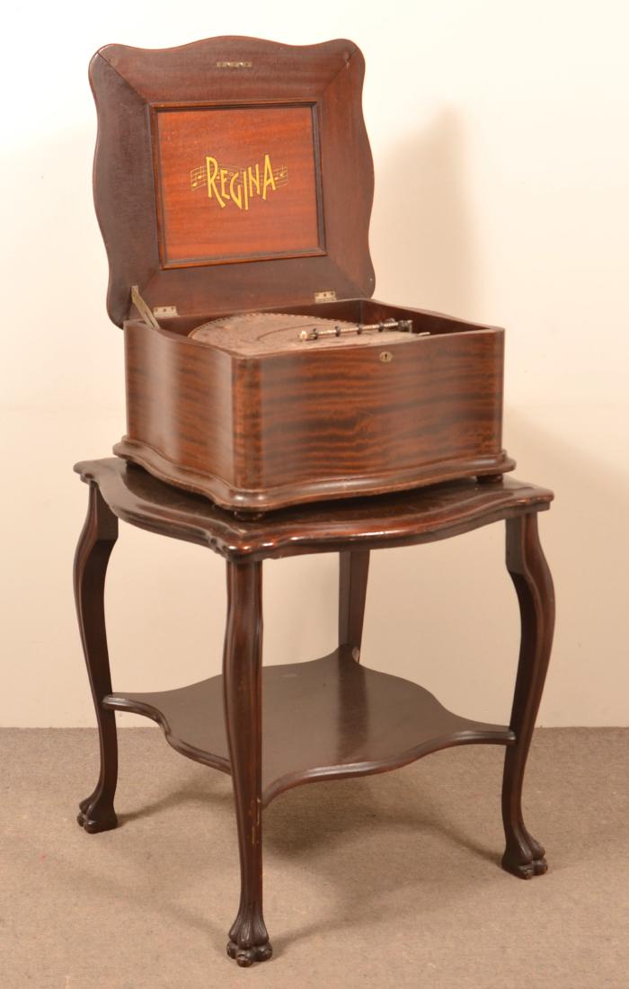 Regina Mahogany Table Top Disc Player. (1 of 8)