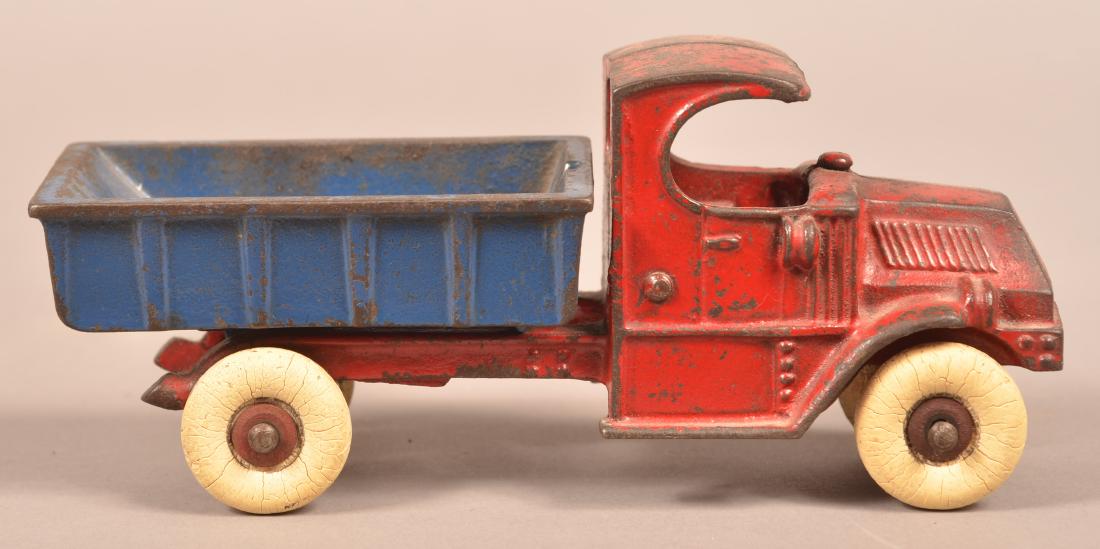 Champion Cast Iron Mack Dump Truck. (1 of 5)
