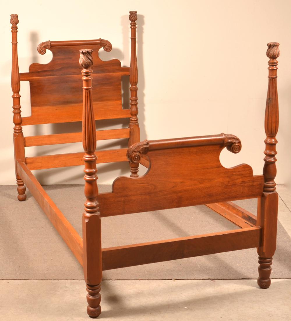 Pair of Federal Style Mahogany Twin Poster Beds. (1 of 4)