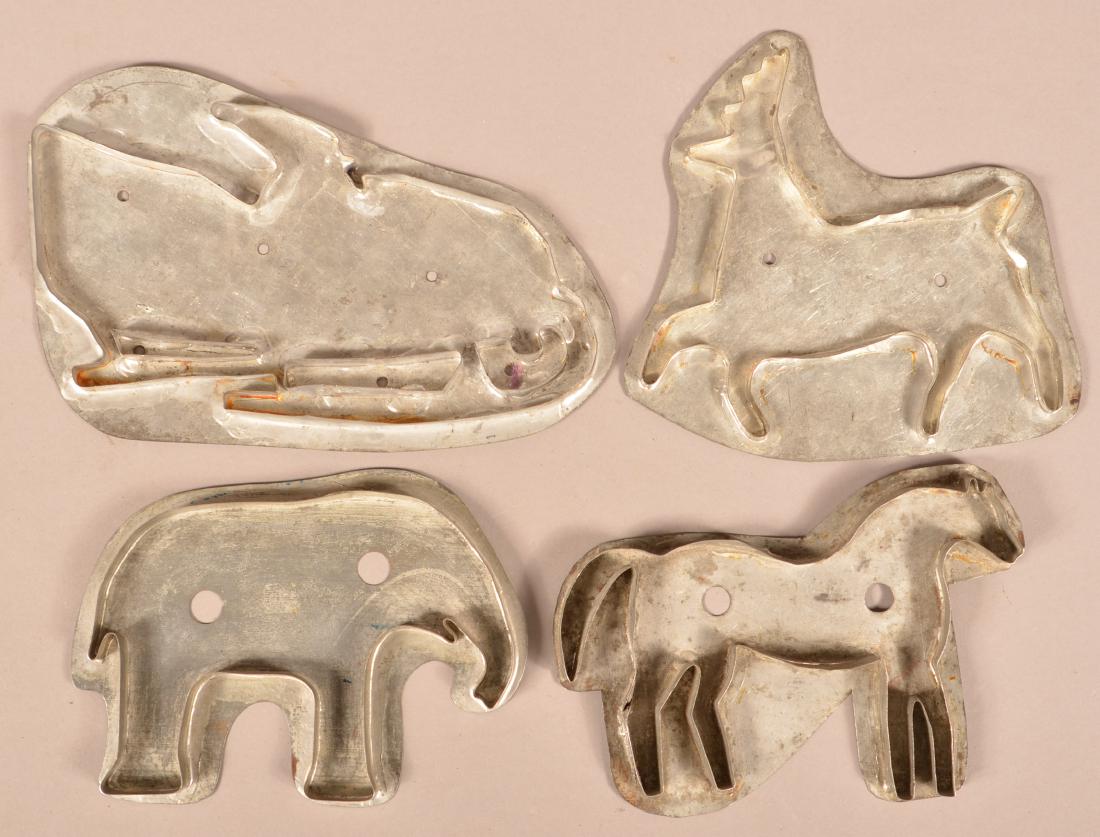 Four Vintage Tin Cookie Cutters. (1 of 3)