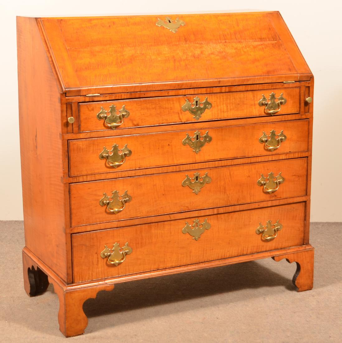Massachusetts Chippendale Tiger Maple Slant Lid Desk. (1 of 5)