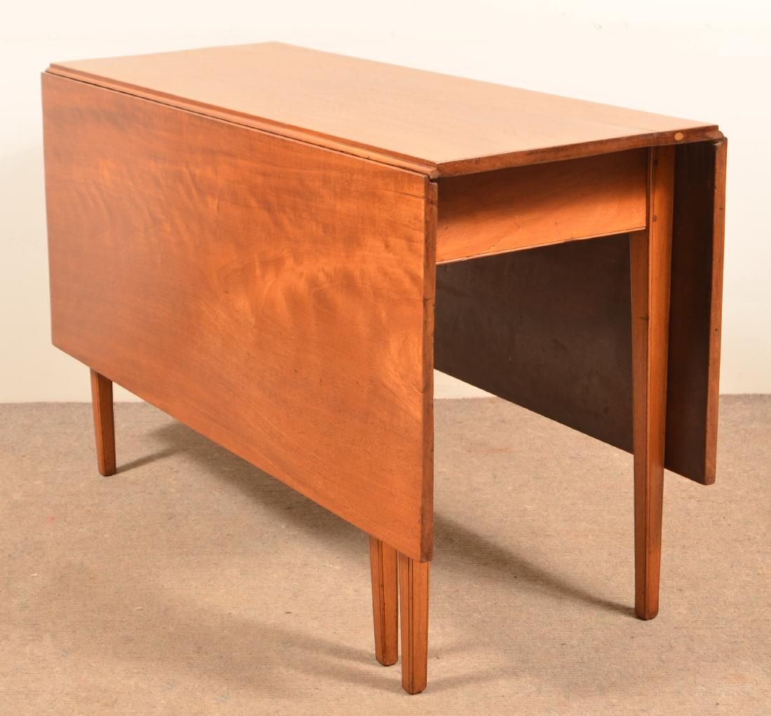 Hepplewhite Mahogany Gate Leg Drop Leaf Table. (1 of 2)