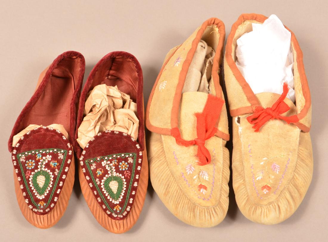 2 Pairs of Antique Huron Moccasins one w/ Moose Hair (1 of 4)