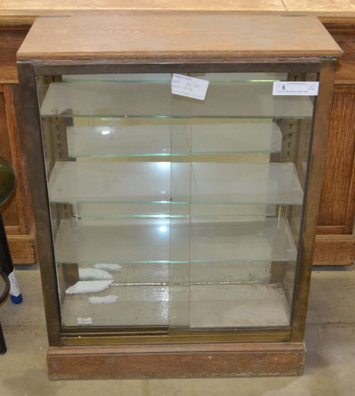 Small Countertop Glass Door Display Cabinet Apr 26 2019 Conestoga Auction Company Division Of Hess Group In Pa - Small Glass Door Display Cabinet Small Countertop Glass Door Display Cabinet Apr 26 2019 Conestoga Auction Company Division Of Hess Group In Pa - Small Glass Door Display Cabinet