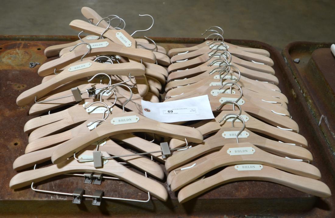 Lot of Wooden Hangers: Approx. 38pcs