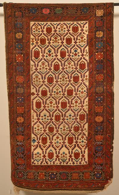 Antique/Vintage Floral Pattern Oriental Area Rug.: Antique/Vintage Floral Pattern Oriental Area Rug. 3' x 5'6". Condition: Good with wear.