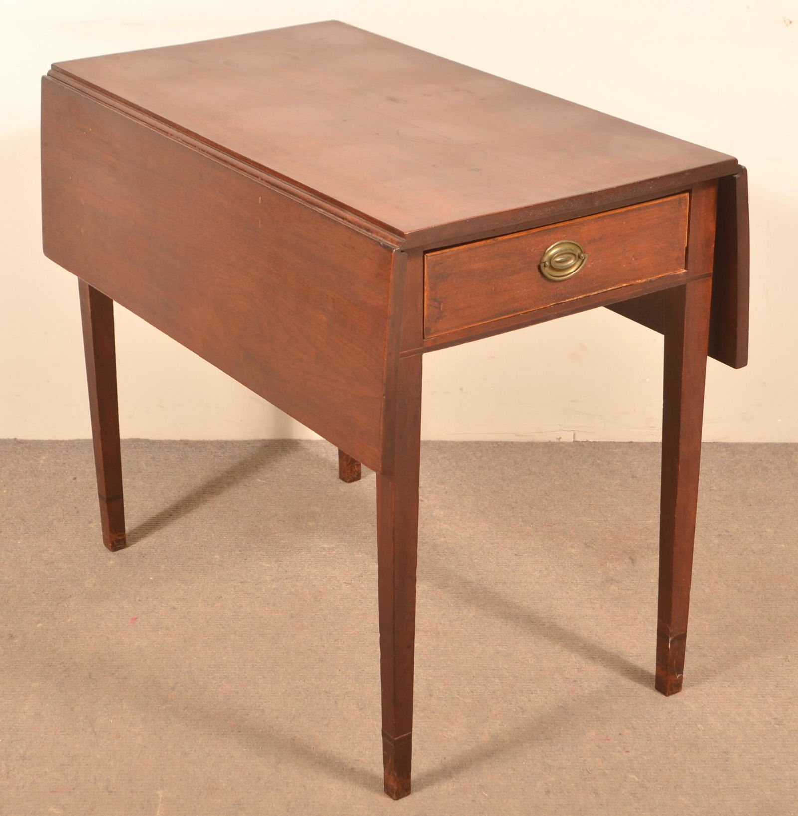 Pennsylvania Hepplewhite Walnut Dropleaf Table. (1 of 3)