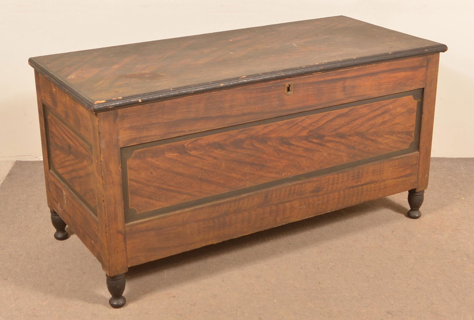 Pennsylvania Sheraton Paint Decorated Blanket Chest. (1 of 3)