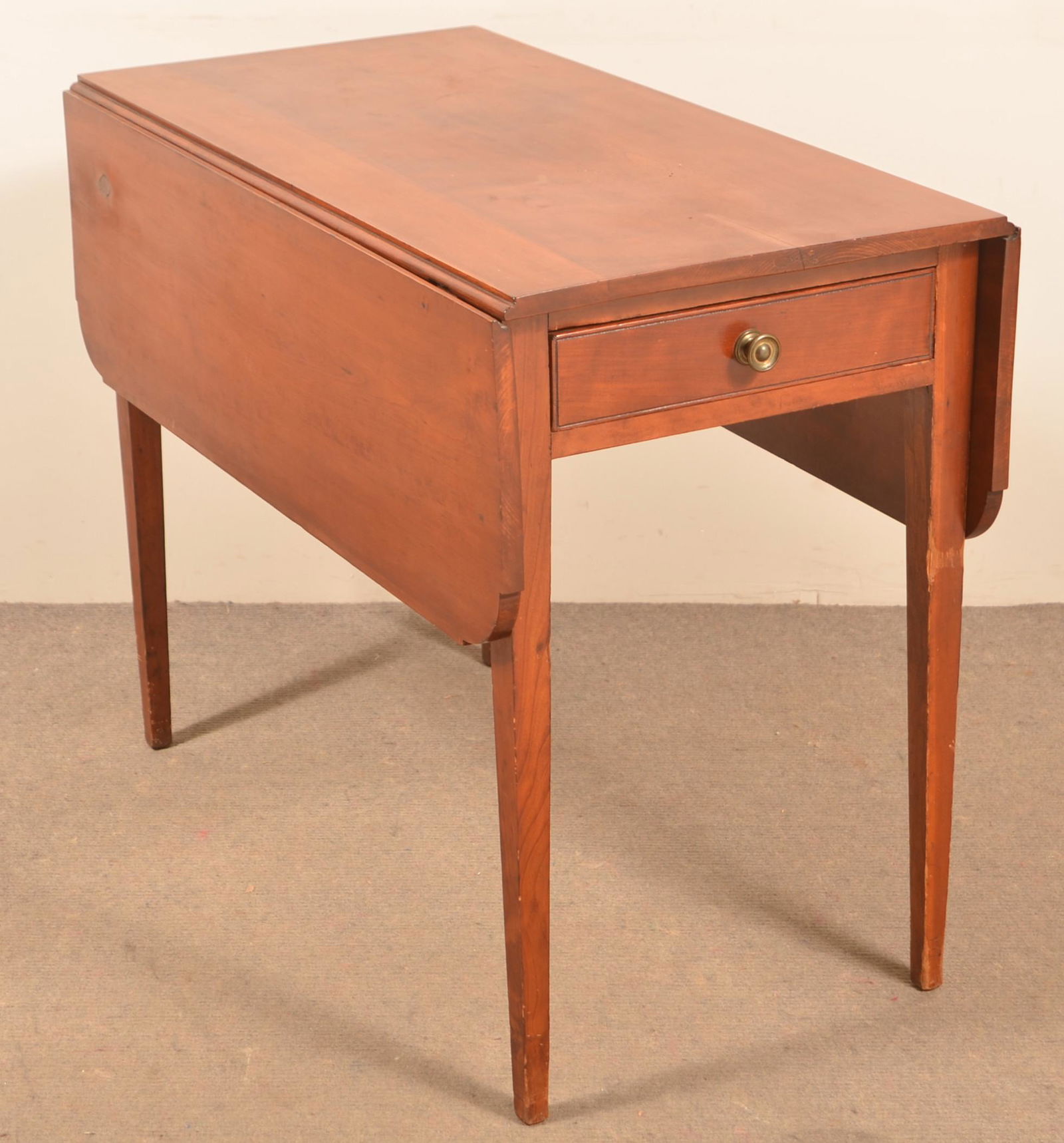 Pennsylvania Hepplewhite Dropleaf Table. (1 of 3)