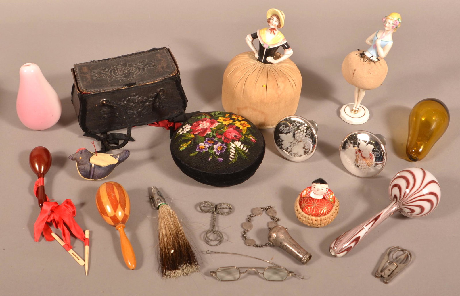 Vintage Sewing Collectibles and Accessories.: Collection of Vintage Sewing Collectibles and Accessories. Tex Johnson Collection. Condition: Good with wear.