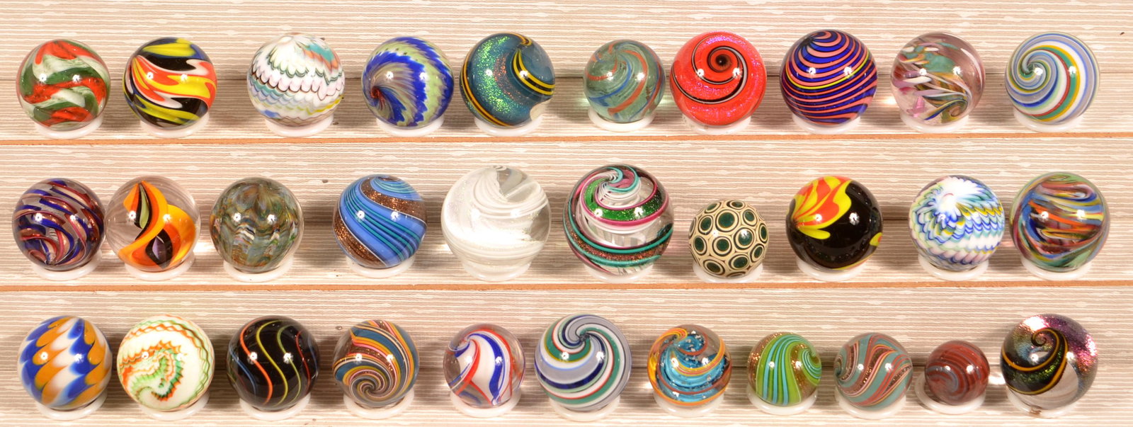 31 Contemporary Marbles.: 31 Contemporary Marbles. Largest measures 1-3/4"diam. Condition: Very good.