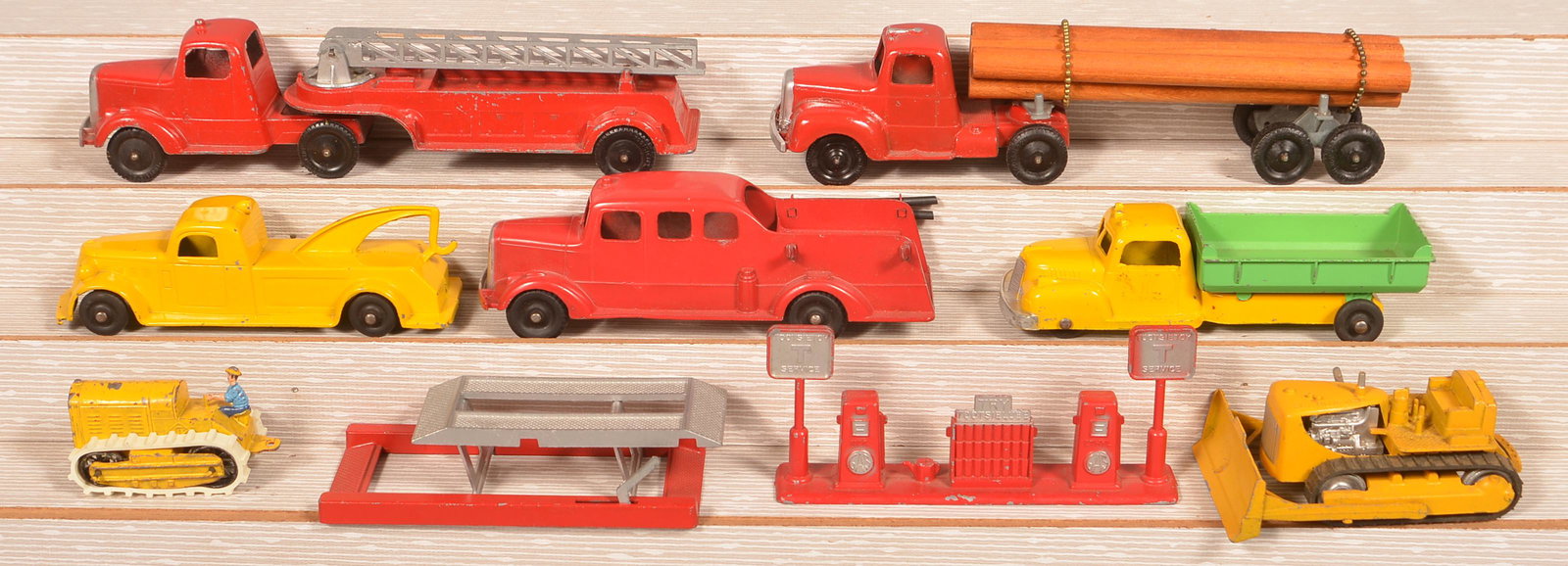 Lot of Vintage Tootsietoy Die-cast Vehicles. (1 of 1)